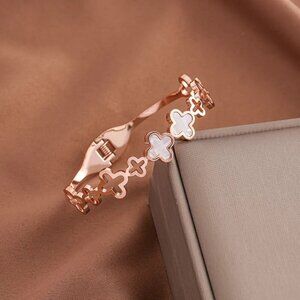 18k Rose Gold Plated Stainless Steel Hollow Clover, Pearl White